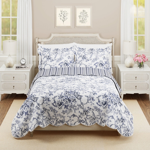 Garden Toile 100% Cotton Reversible Scalloped Quilt Set - On